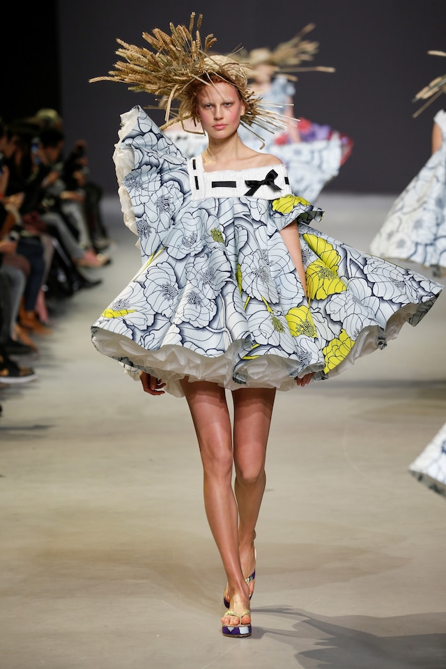 Viktor &amp; Rolf Haute Couture SS15 Straw Hat Black And White 3