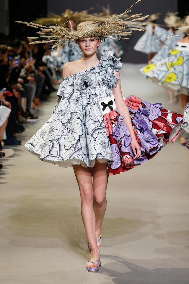 Viktor &amp; Rolf Haute Couture SS15 Straw Hat One Shoulder 10