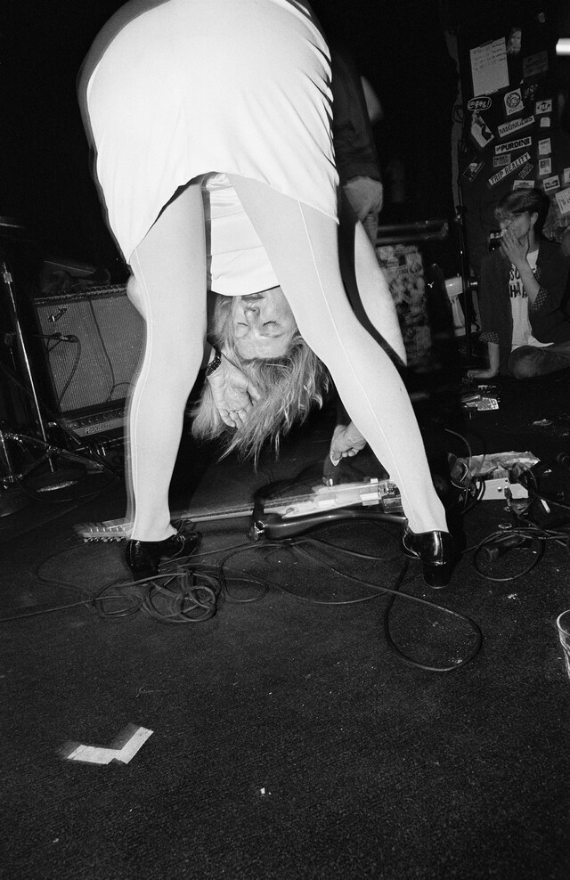 Courtney Hole bending over, Charles Peterson 5