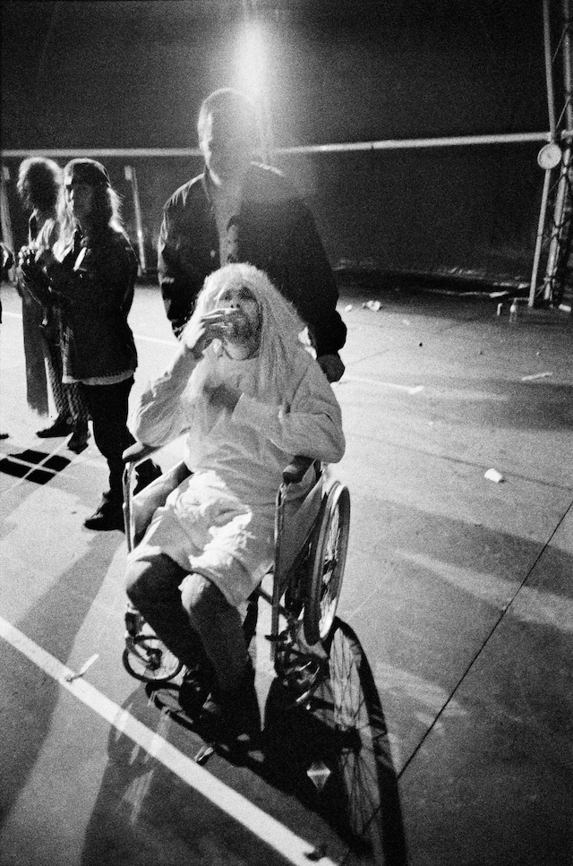 Kurt Cobain in a wheelchair, Charles Peterson 0