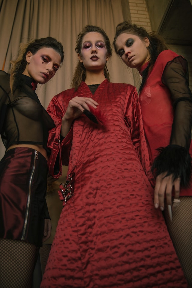 Ammerman Schl&#246;sberg AW15, womenswear, red, black, robe, NY 4