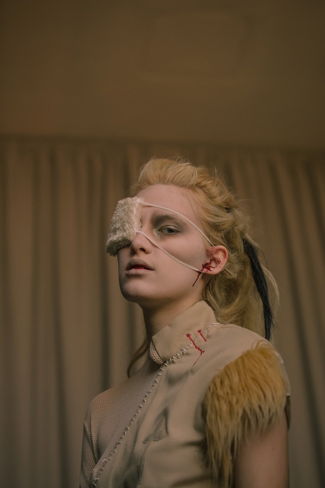 Ammerman Schl&#246;sberg AW15, womenswear, beige, blood, eyepatch 7