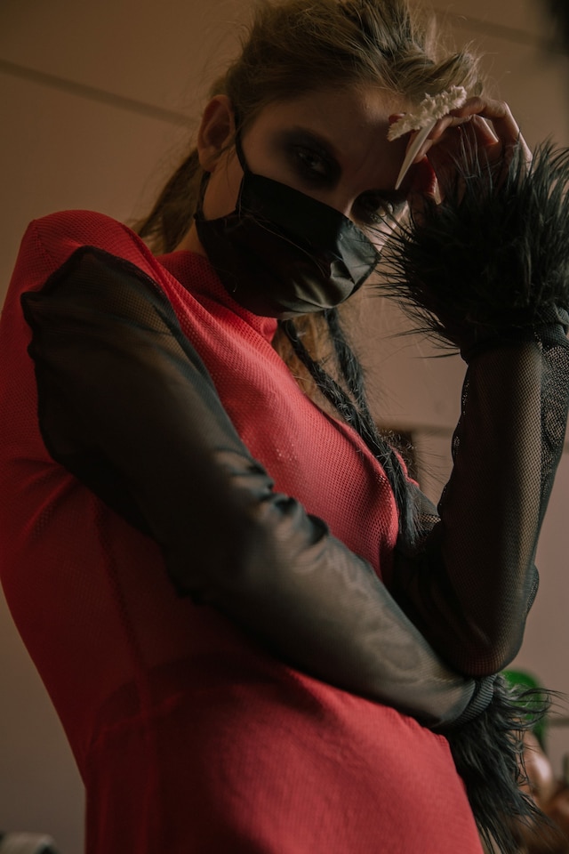 Ammerman Schl&#246;sberg AW15, womenswear, mask, cuff fur, mesh 8
