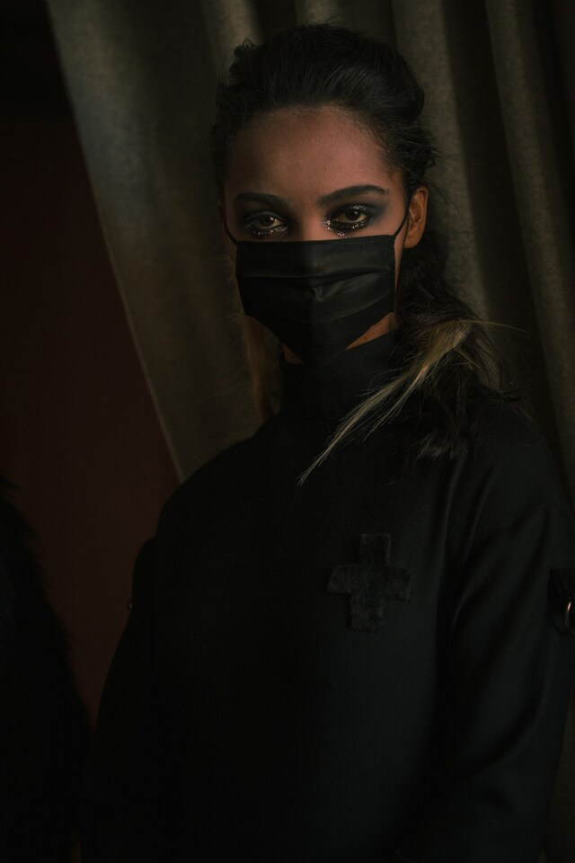 Ammerman Schl&#246;sberg AW15, womenswear, black mask, glitter 12
