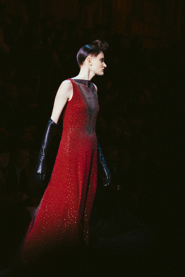 Marc Jacobs AW15 Dazed Womenswear runway red long gloves 17