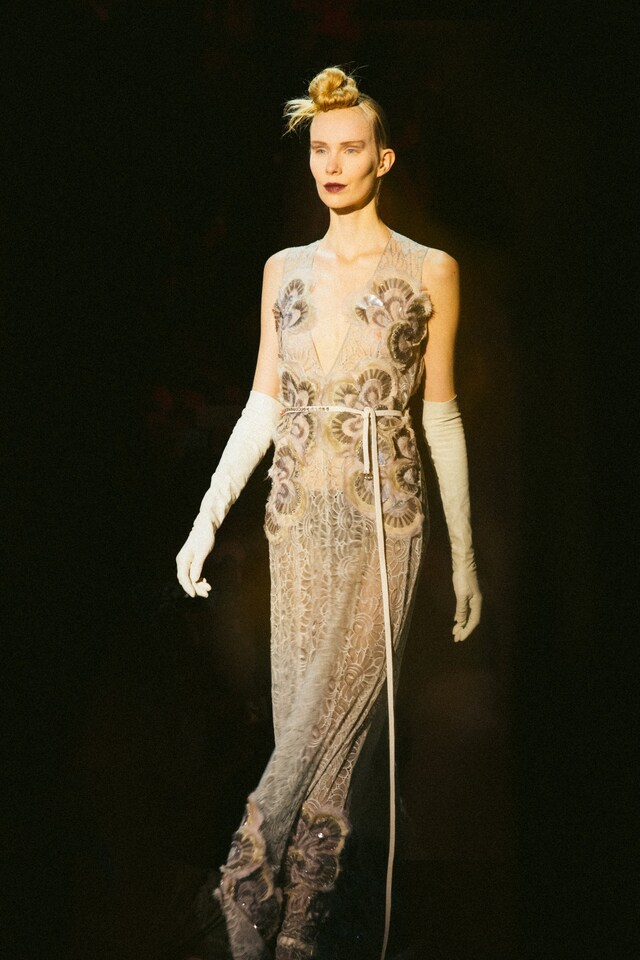 Marc Jacobs AW15 Dazed Womenswear runway shells shimmer 14