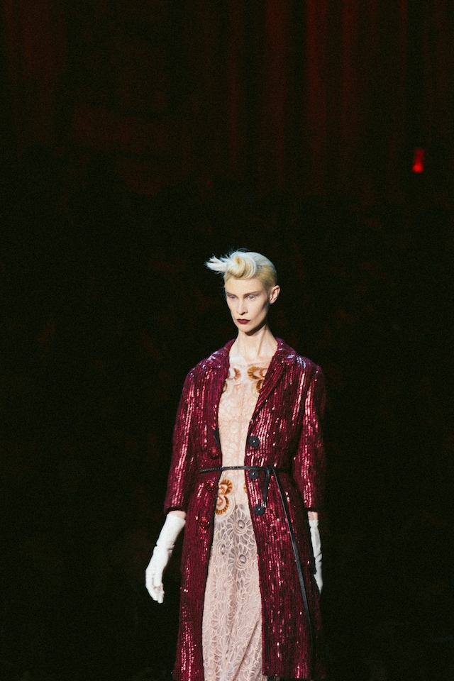 Marc Jacobs AW15 Dazed Womenswear runway sequined red belt 19