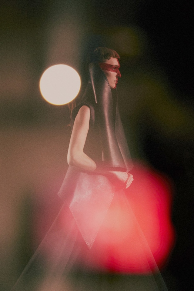 Gareth Pugh AW15, Britannia, Saint George&#39;s Cross, Leather 13
