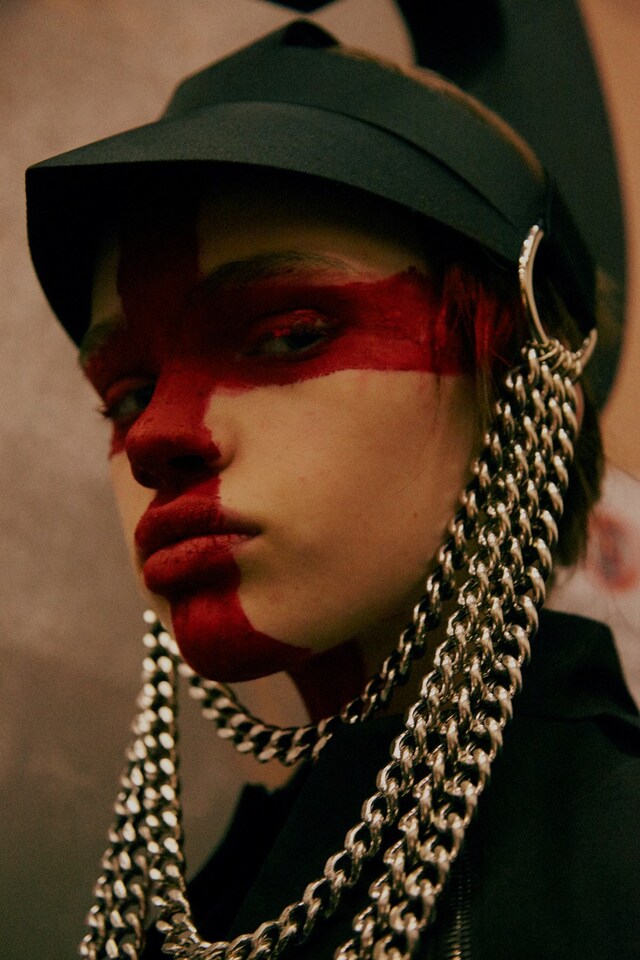 Gareth Pugh AW15, Britannia, Saint George&#39;s Cross, Chains 19