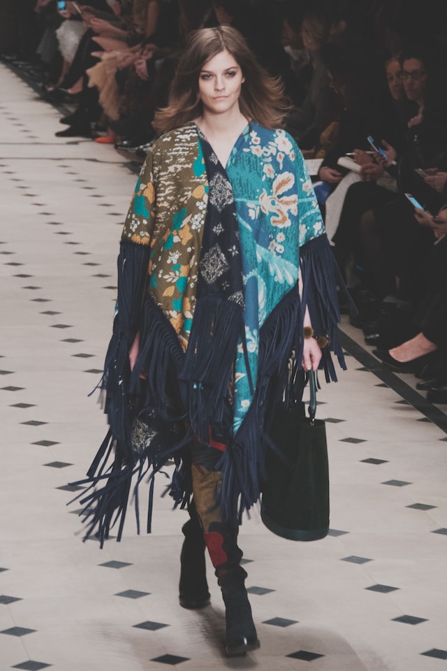 Burberry Prorsum AW15 Womenswear runway Dazed poncho 70s 6