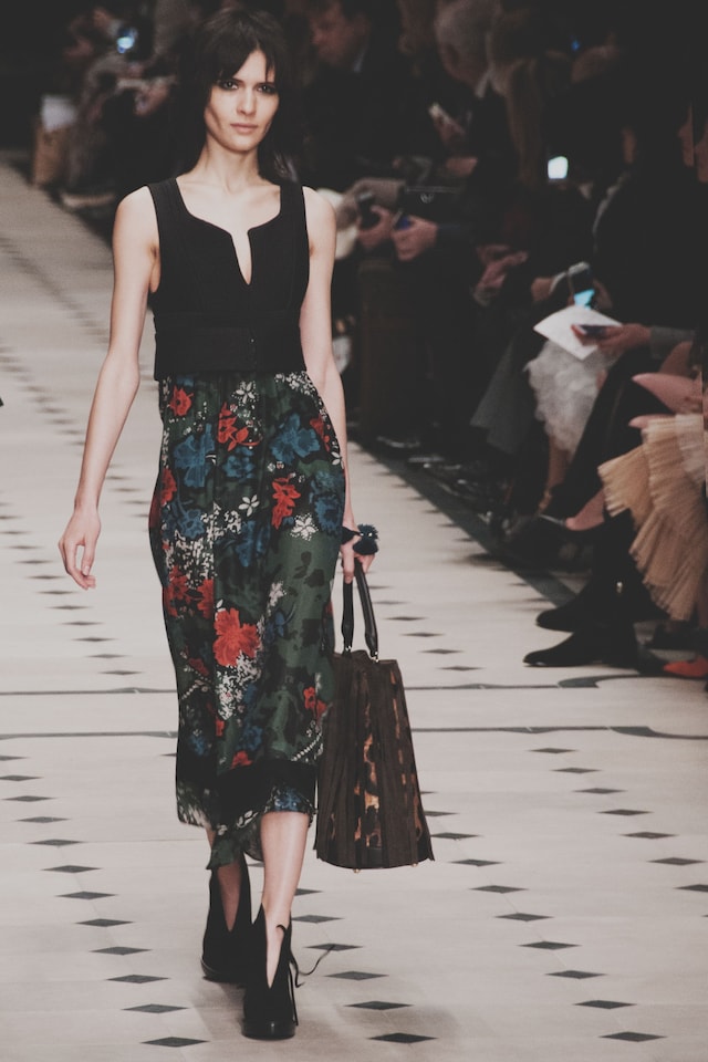 Burberry Prorsum AW15 Womenswear runway Dazed 70s flowers 7