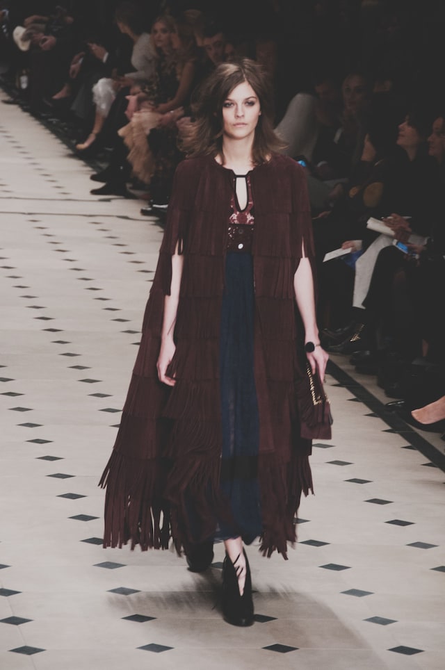 Burberry Prorsum AW15 Womenswear runway Dazed poncho 70s 10