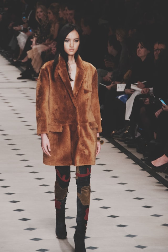 Burberry Prorsum AW15 Womenswear runway Dazed fur coat camel 12