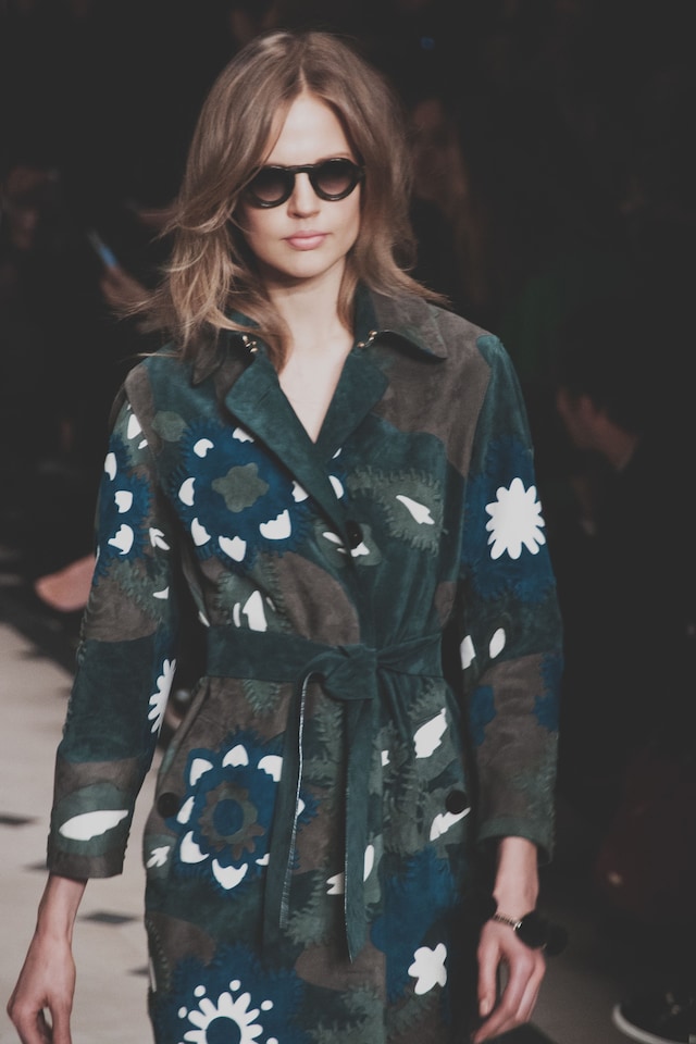 Burberry Prorsum AW15 Womenswear runway Dazed sunglasses 70s 16