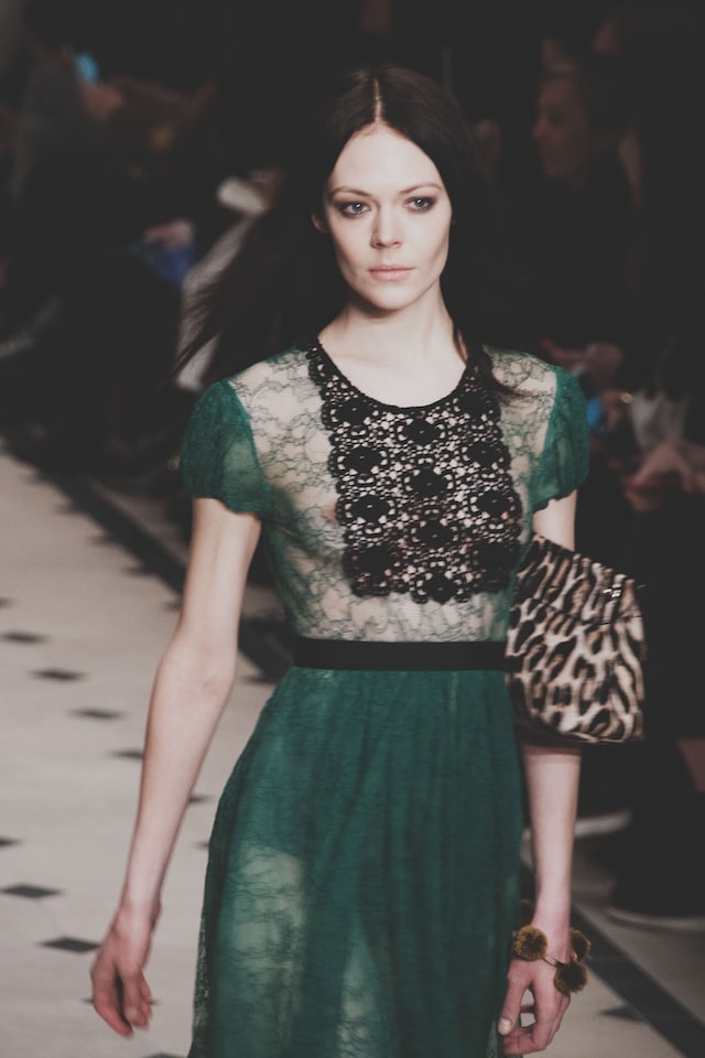 Burberry Prorsum AW15 Womenswear runway Dazed 70s dress 0