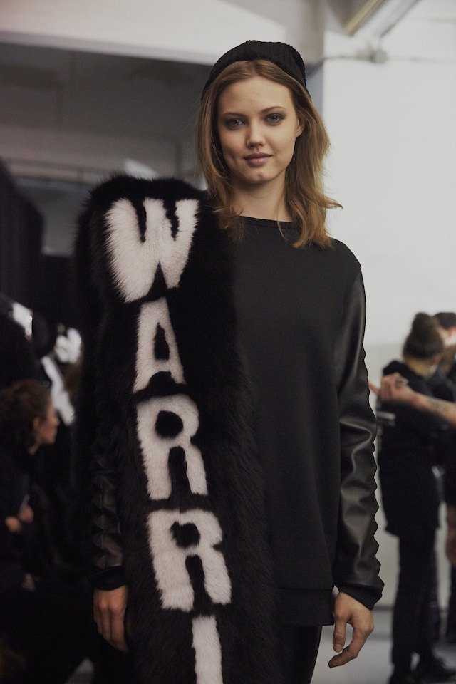 Philipp Plein AW15 backstage Womenswear Lindsey Wixson Scarf 1