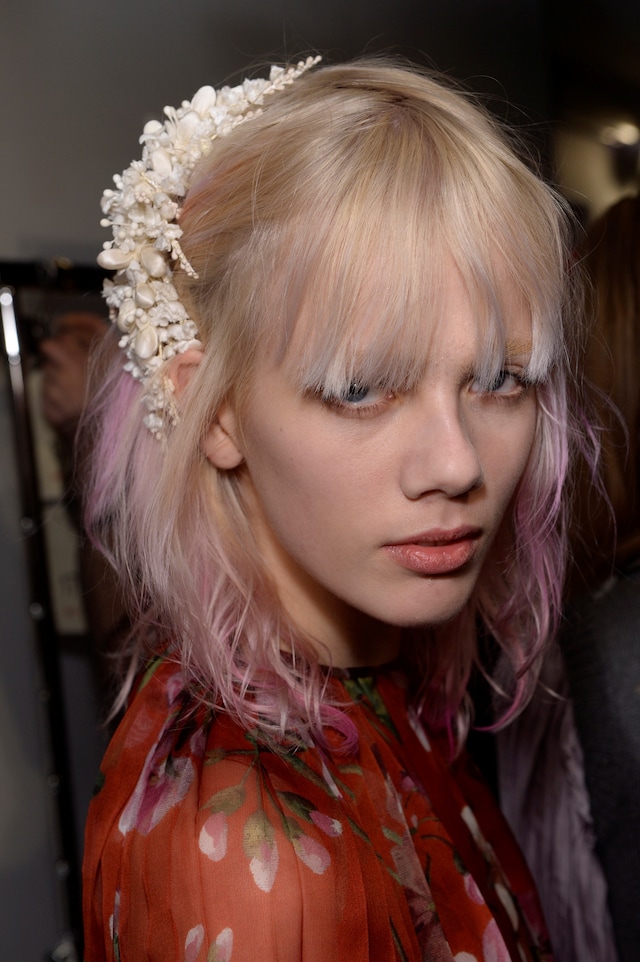 Gucci AW15 Dazed backstage Womenswear flower hair detail 28