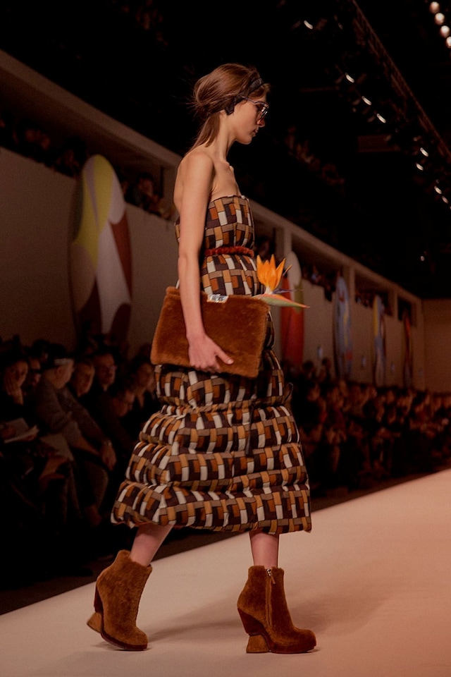 Fendi AW15, Womenswear,Dazed Puff Bandea Dress Fur Clutch 21