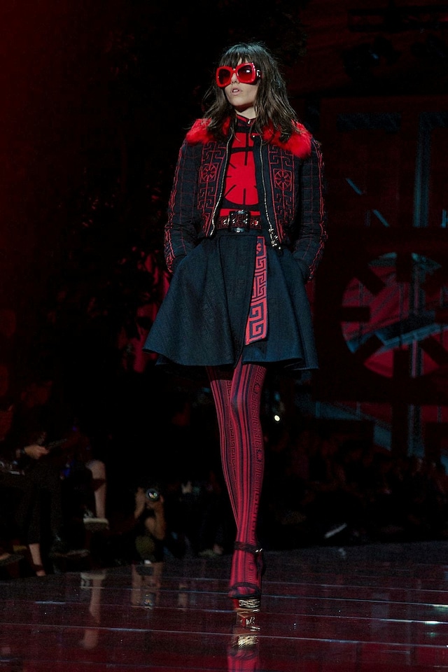 Versace AW15 Dazed runway womenswear tights patterns red 5
