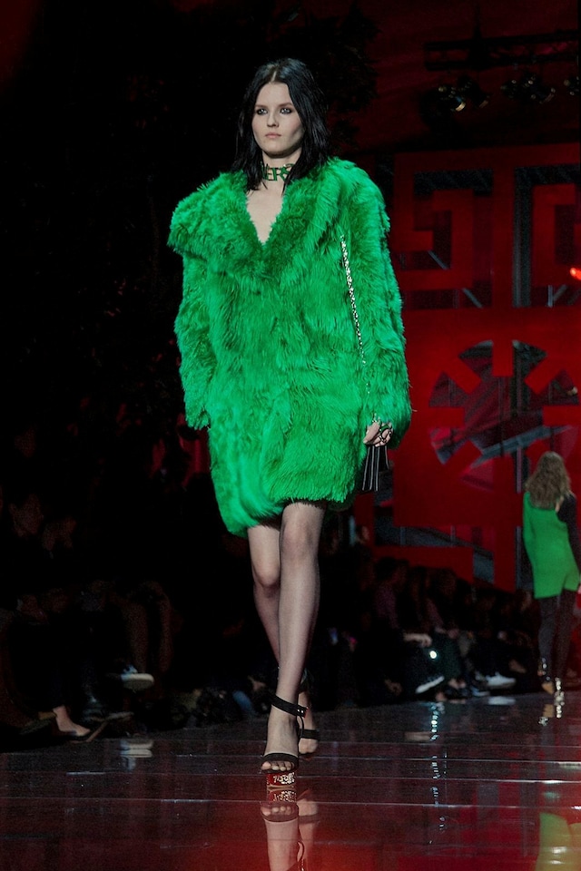 Versace AW15 Dazed runway womenswear faux fur green coat 4