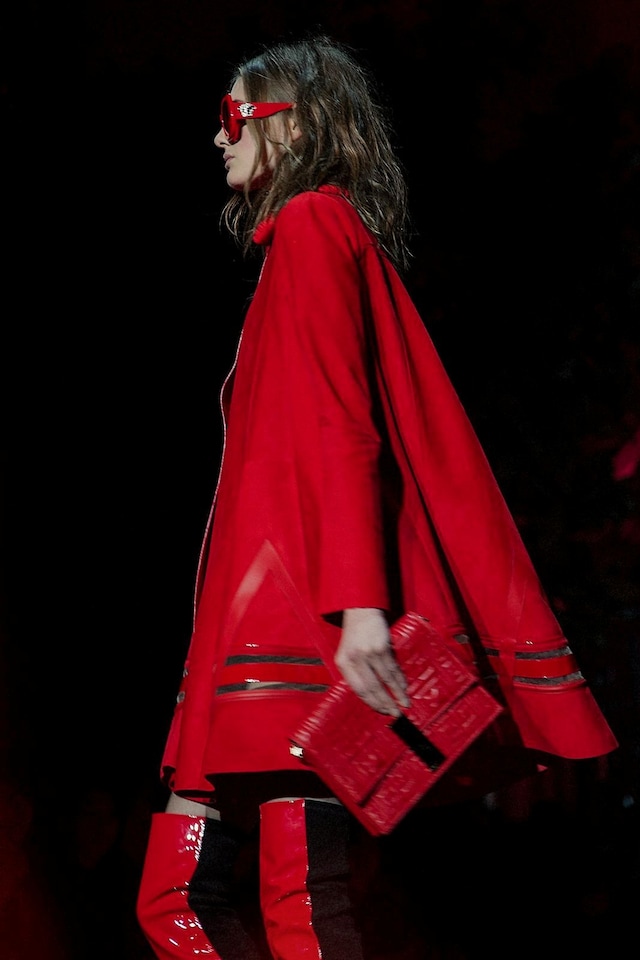Versace AW15 Dazed runway womenswear red detail profile cape 18
