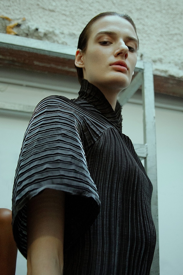 Iris Van Herpen AW15 Dazed backstage womenswear pleated 10