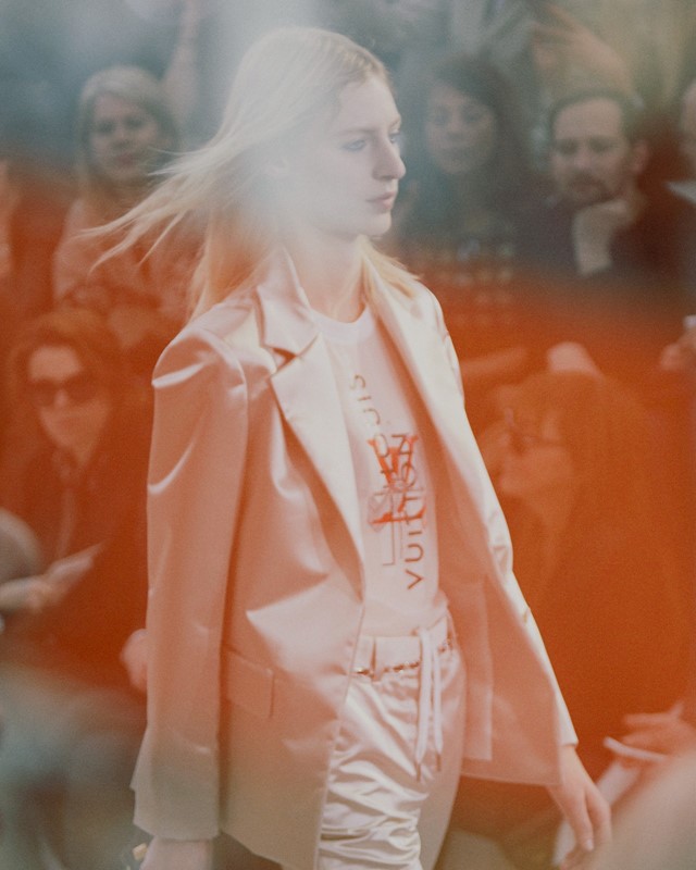 Louis Vuitton AW15 Dazed runway womenswear silk jacket