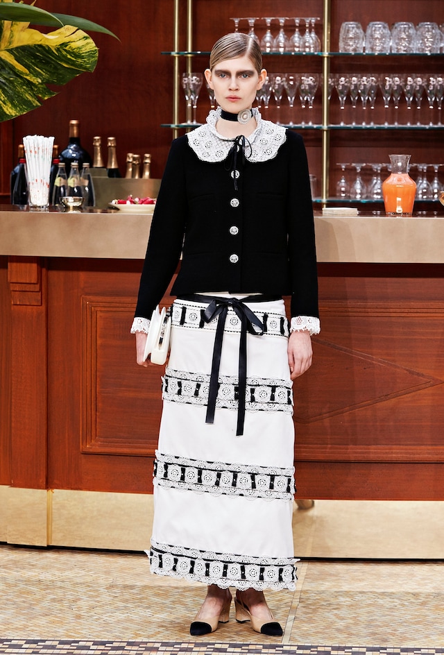 Chanel AW15 Dazed womenswear Lace Collar Bow Clutch 12