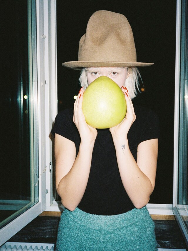 M&#228;rta Thisner, Girls, Dazed 12