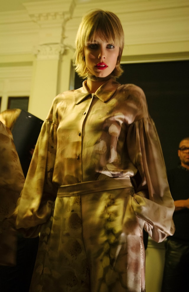Giles Deacon SS16 Backstage 10