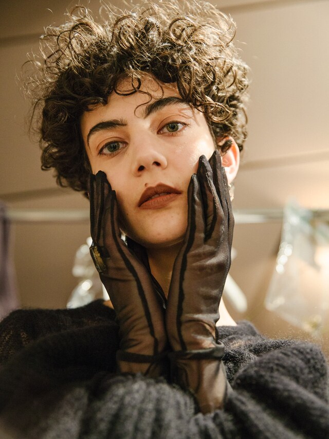 Area AW16 0