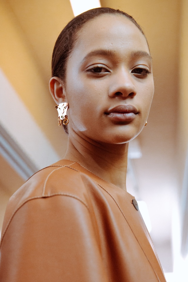 Loewe AW16 9