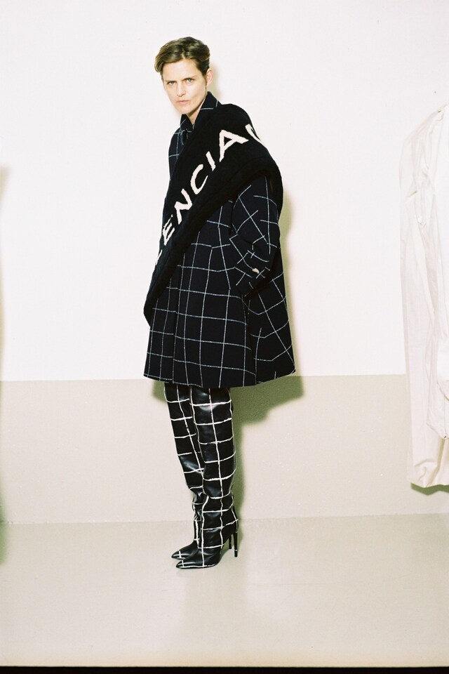 11-balenciaga-pre-fall-2016 10