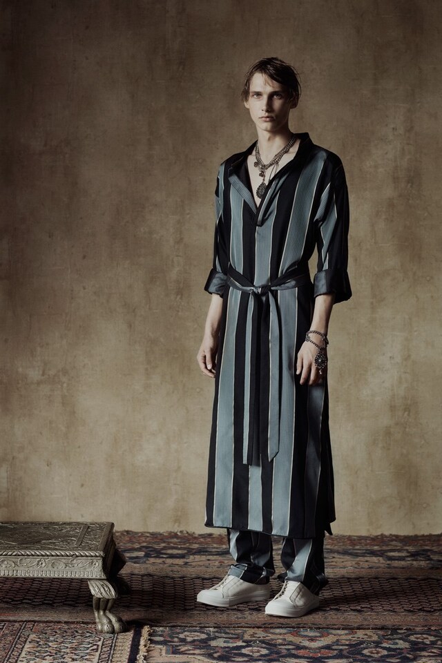 Alexander McQueen SS17 Menswear 1