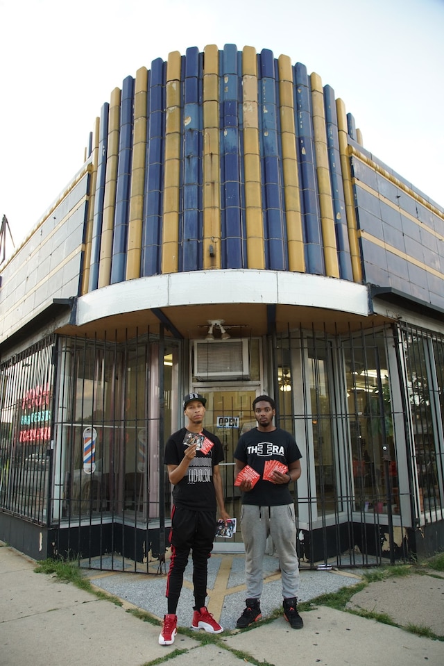 MANNY AND LITEBULB HANDING OUT FLYERS ON 79TH 2