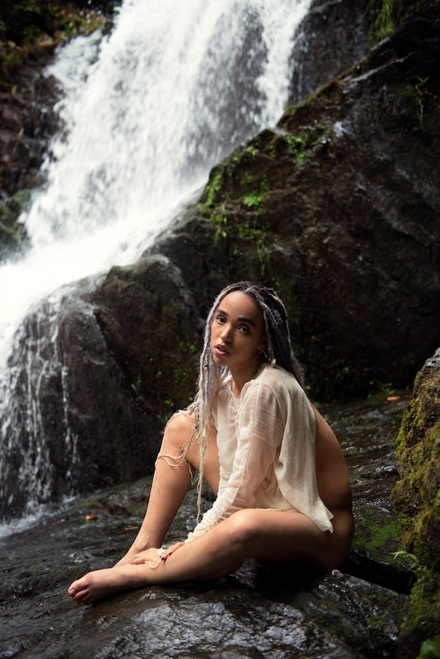 FKA twigs – Autumn /Winter 2016 3