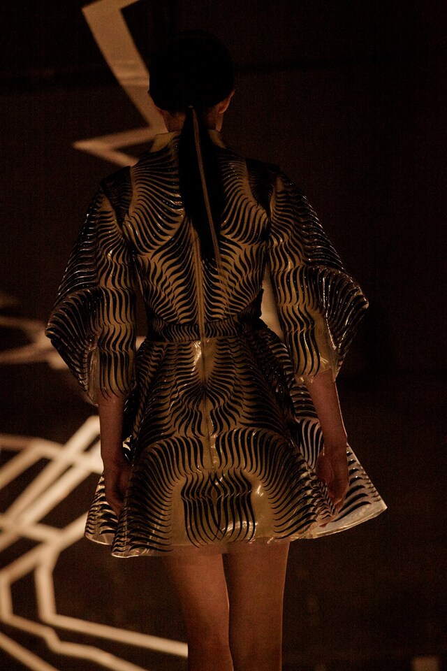 Iris Van Herpen SS17 Couture Paris Dazed 24