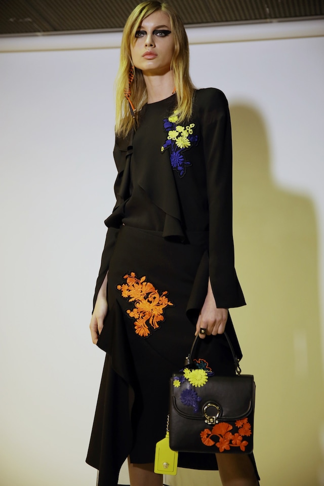 Versace AW17 womenswear milan mfw dazed 23