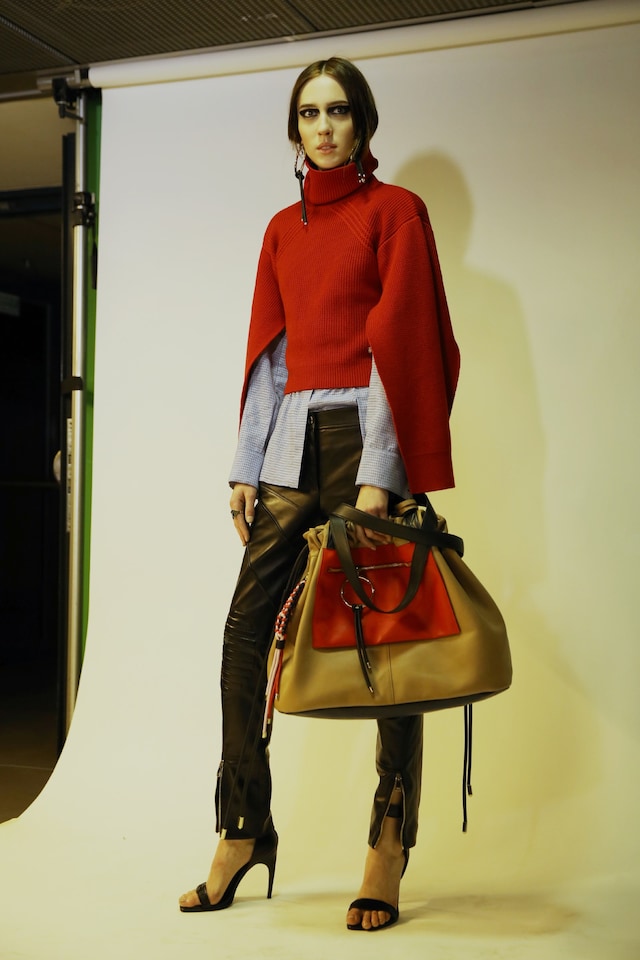 Versace AW17 womenswear milan mfw dazed 28