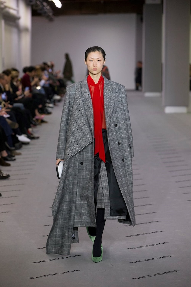 Balenciaga AW17 womenswear paris dazed 19