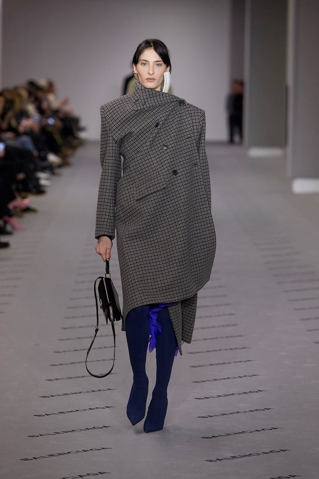 Balenciaga AW17 womenswear paris dazed 22