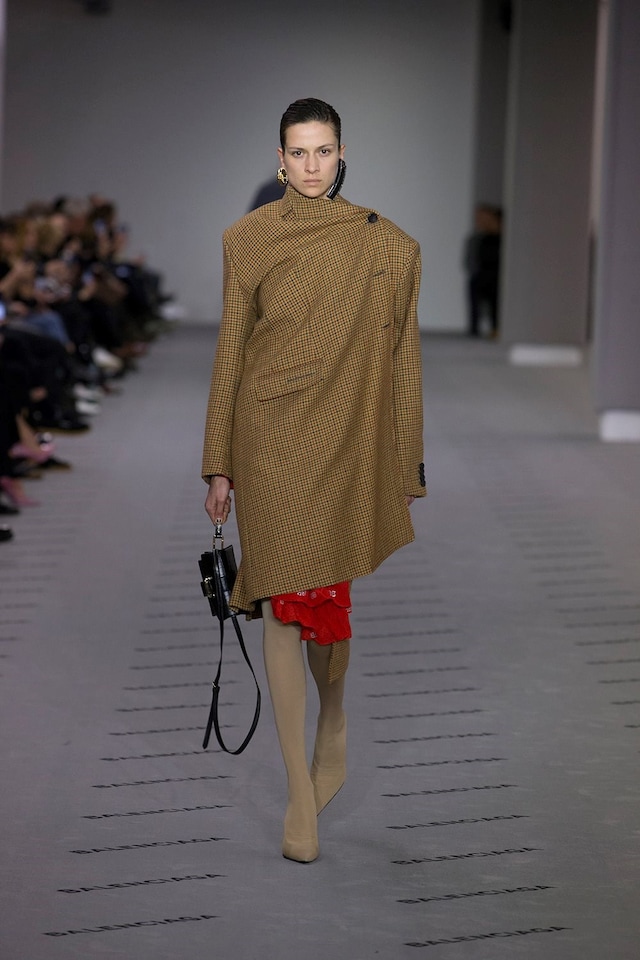 Balenciaga AW17 womenswear paris dazed 25