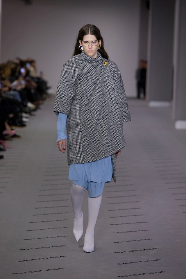 Balenciaga AW17 womenswear paris dazed 31