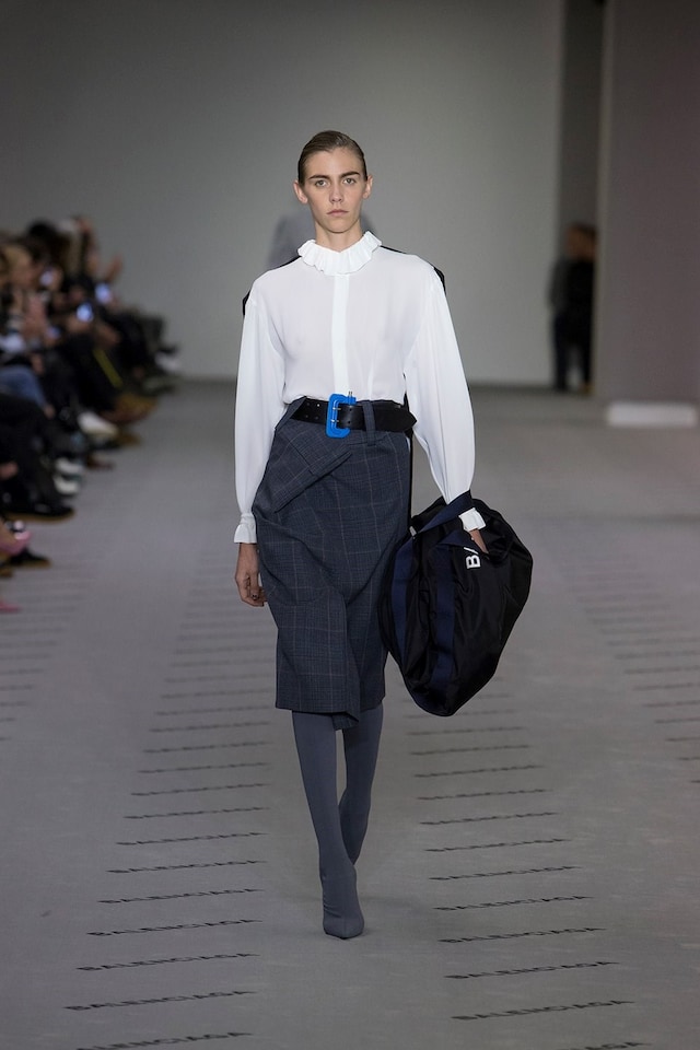 Balenciaga AW17 womenswear paris dazed 32