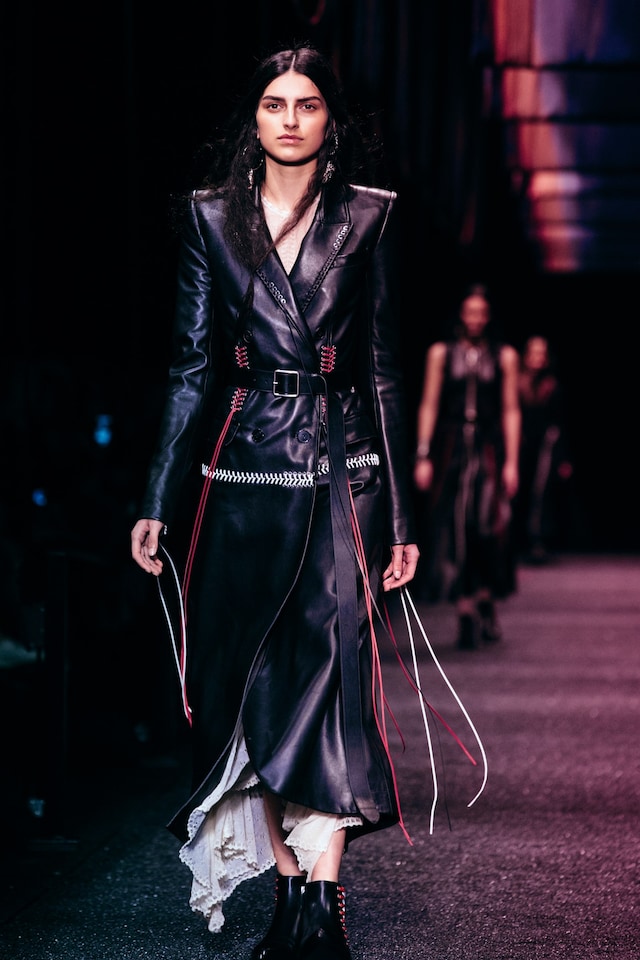 Alexander McQueen AW17 womenswear paris dazed 23