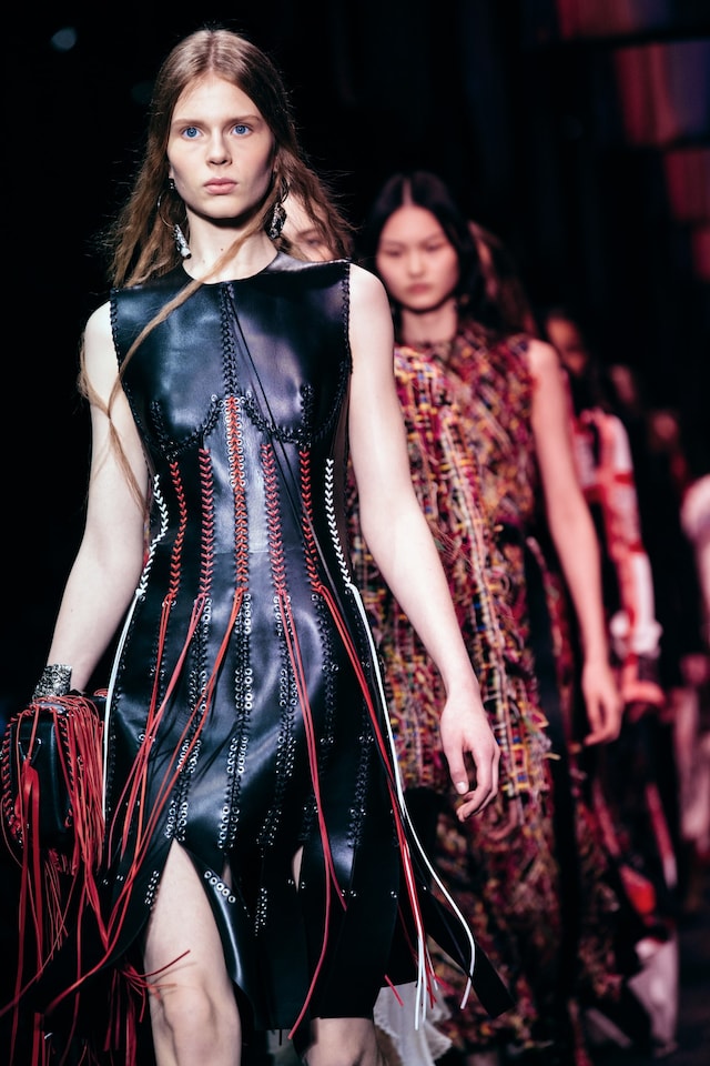 Alexander McQueen AW17 womenswear paris dazed 24