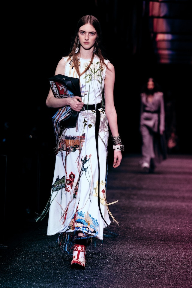 Alexander McQueen AW17 womenswear paris dazed 26