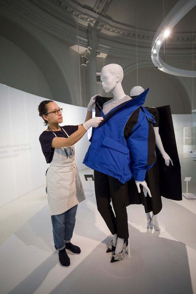 balenciaga shaping fashion cristobal v&amp;a museum exhibition 6