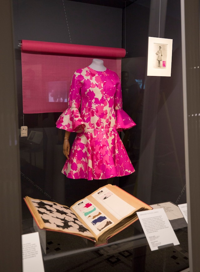balenciaga shaping fashion cristobal v&amp;a museum exhibition 8