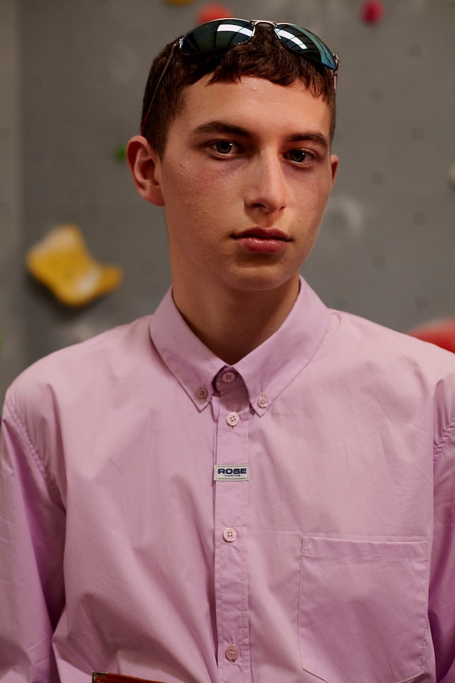 martine rose ss18 london show climbing wall 16